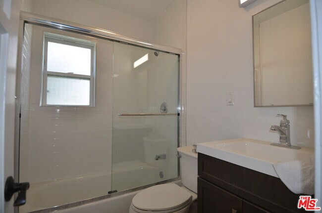Building Photo - 6116 Overhill Dr