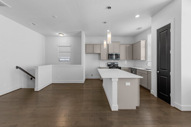 Building Photo - 6033 Cypress St