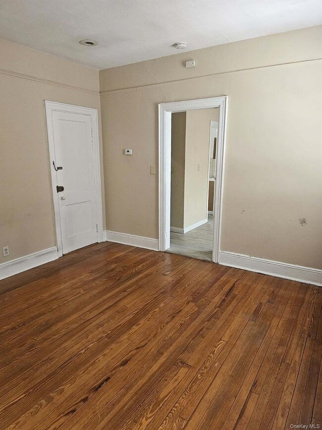 Building Photo - 556 Broadway