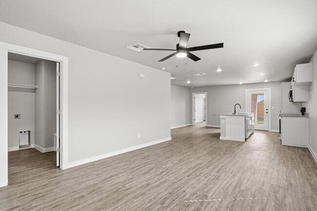 Building Photo - 426 Elmont St