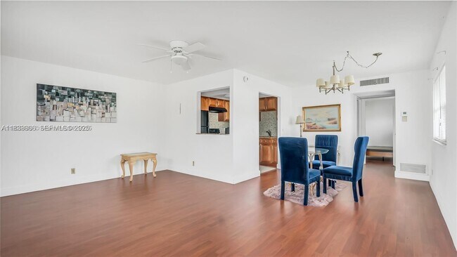 Building Photo - 703 Brittany Park