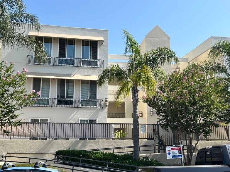 Front - 5540 Lindo Paseo