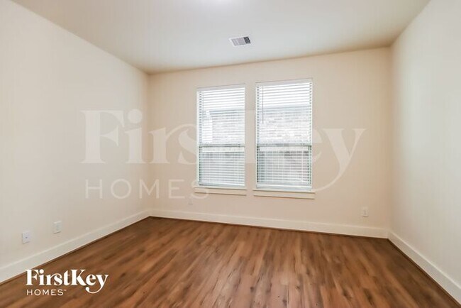 Building Photo - 21611 Royal Troon Dr