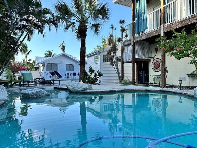 Building Photo - 701 Broadway St