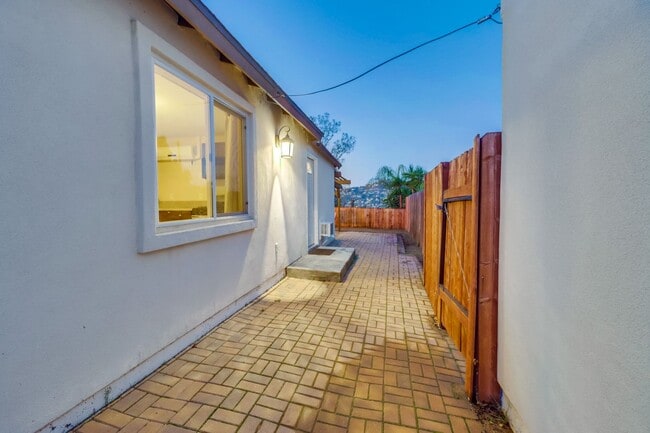 Building Photo - Barcelona Ridge Estates