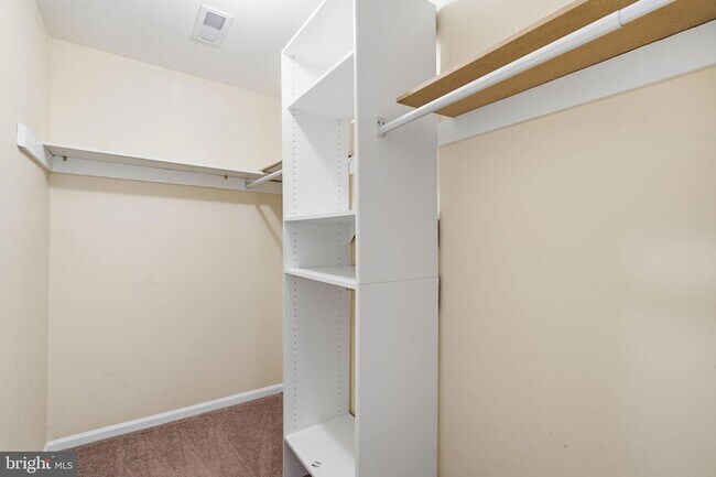 Building Photo - 10205 Balsamwood Dr