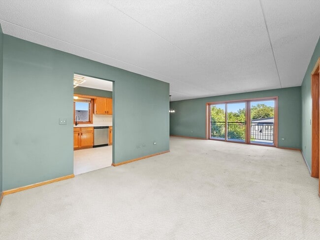 Building Photo - 5360 N Lowell Ave