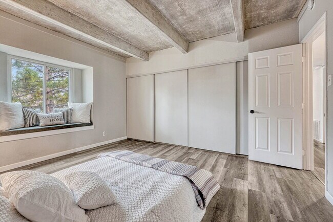 Building Photo - Charming 3-Bed Penthouse Condo in Denver with 2 full bathrooms! – Open Floor Plan *Move in specia...