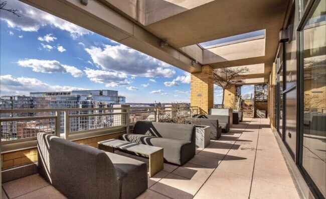 Building Photo - 475 K St NW