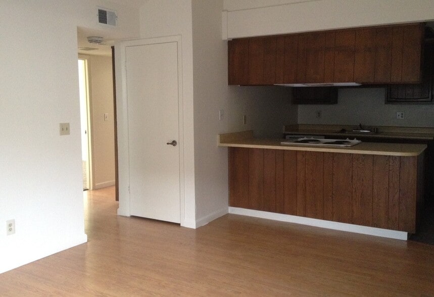 Building Photo - 1014 Clinton Rd