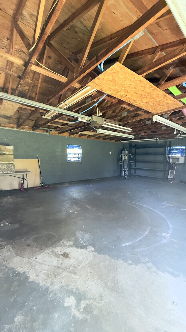 Building Photo - 231 N Collen Rd