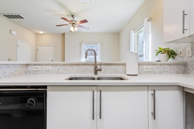 Building Photo - 1210 E M. Franklin Ave