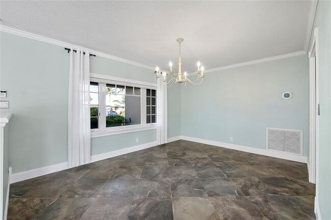 Building Photo - 2316 NE 20th St