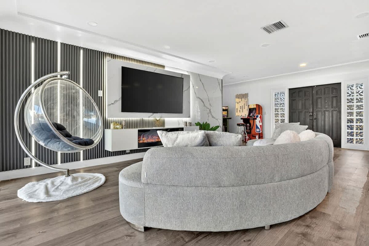 Building Photo - 2365 NE 195th St