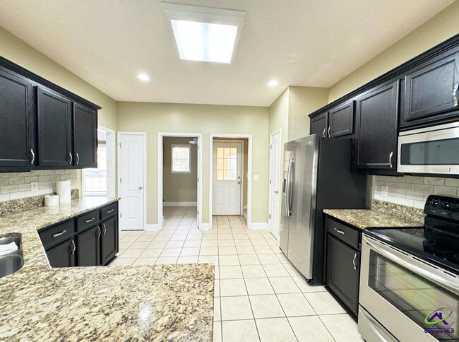 Building Photo - 701 Victoria Cir
