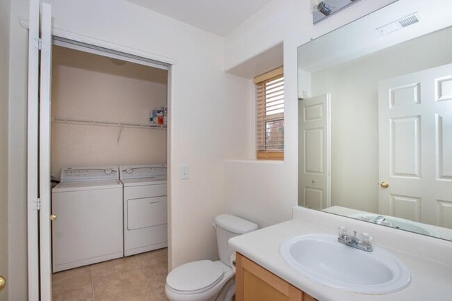 Building Photo - 6803 Autumn Ridge Dr