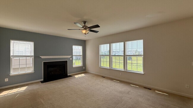 Building Photo - Large Spotsy Colonial