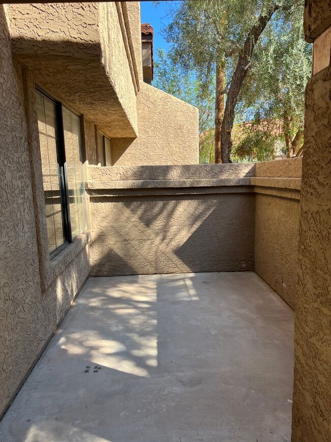 Building Photo - 2 bedroom condo in papago park village