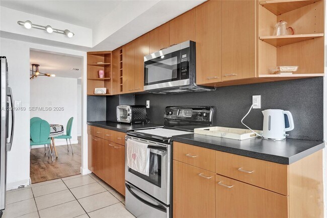Building Photo - 18021 Biscayne Blvd