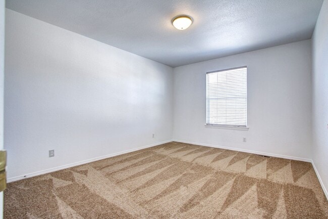Building Photo - Metzler Ranch single family 4b/3b huge gar...