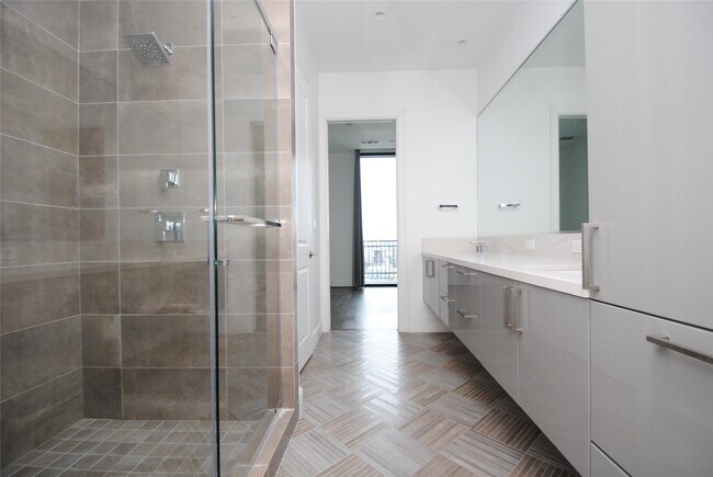 Building Photo - 1211 Caroline St