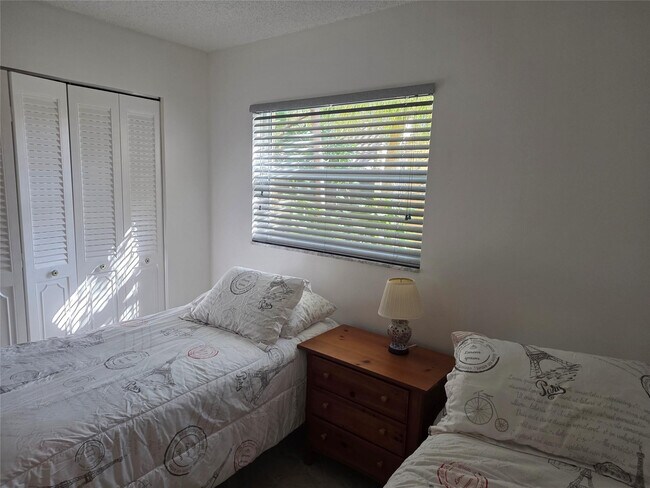 Building Photo - 959 SE 2nd Ave