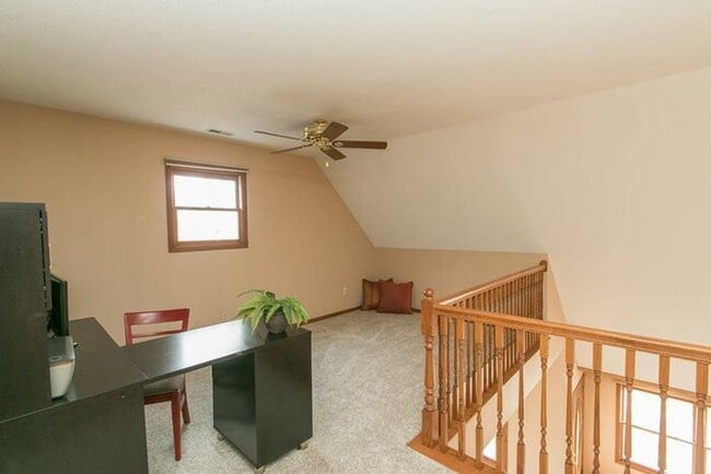 Building Photo - Huge 3-bedroom, 4-bath, 3-car garage townhome in Longfellow neighborhood