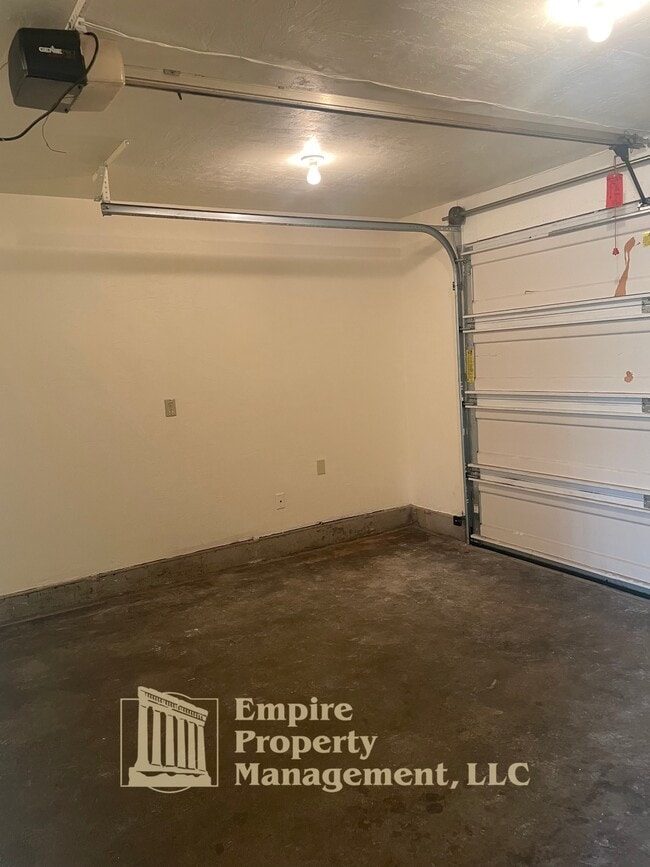 Building Photo - 1961 Taft St