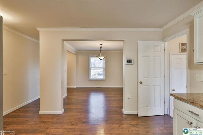 Building Photo - 2811 Kingsview Ave