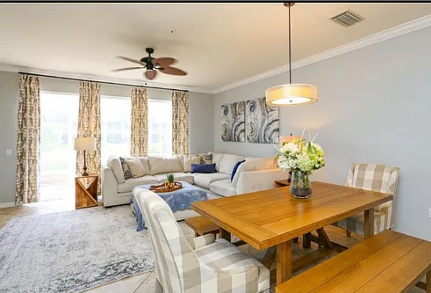 Building Photo - 960 Hampton Cir