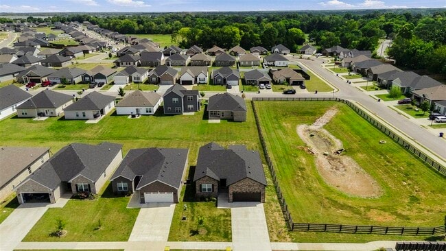 Building Photo - 845 Poplar Log Dr
