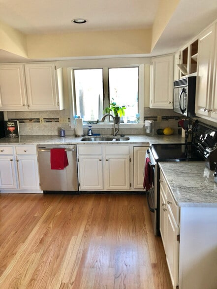 Building Photo - 19 Parkington Cir