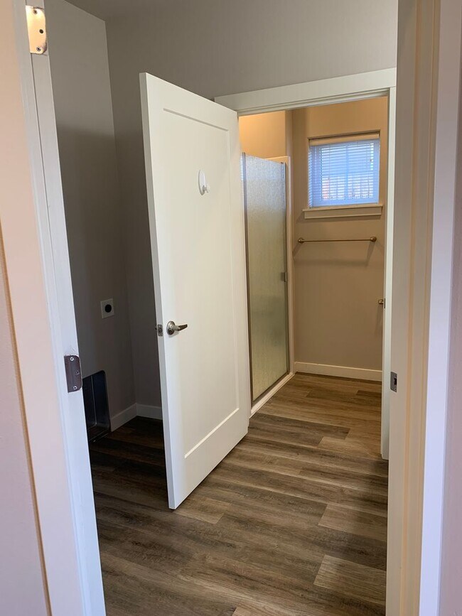 Building Photo - Great New Lava Ct Apartments!