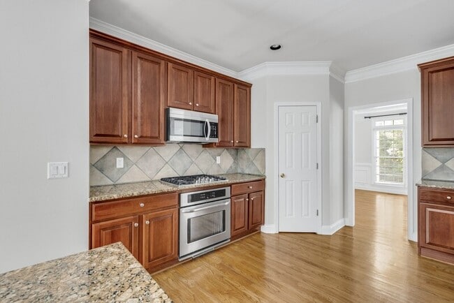 Building Photo - 1240 Dunwoody Cove