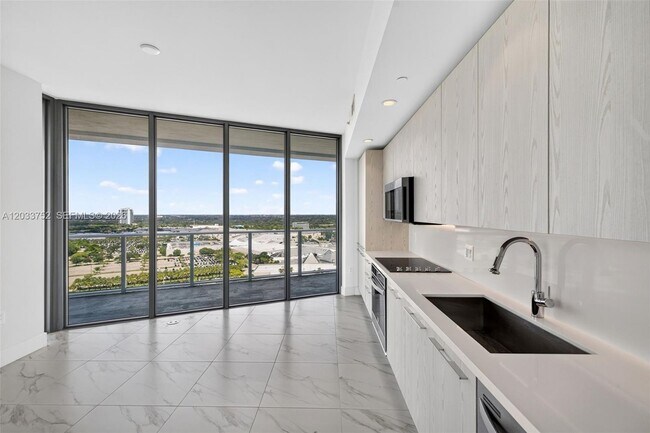 Building Photo - 2000 Metropica Wy