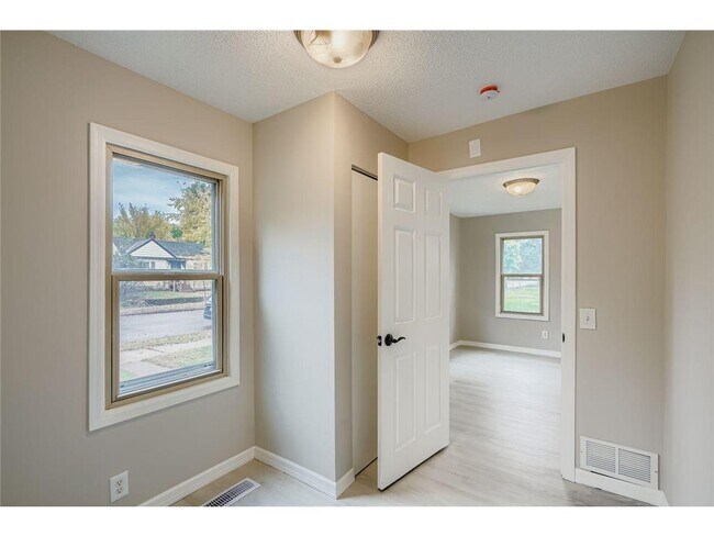 Building Photo - 4643 Emerson Ave N