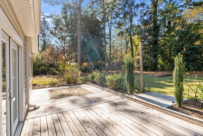 Building Photo - 53 Pine Lake Dr