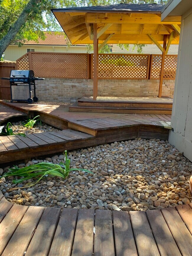 Building Photo - 3214 Continental Dr