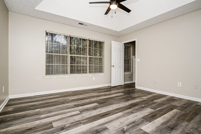 Building Photo - 819 Sweetwater Way