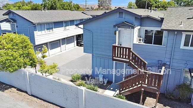 Building Photo - 547 Groth Pl