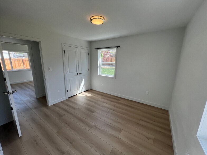 Building Photo - 290 N 600 E