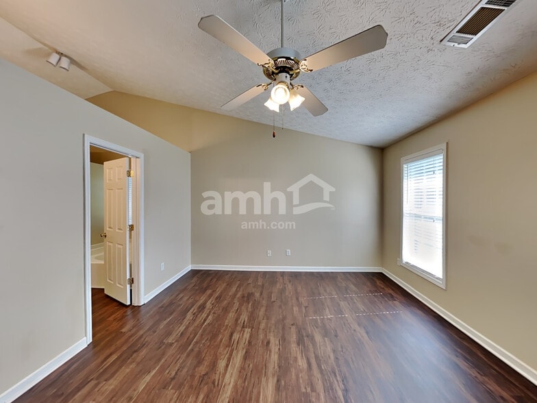 Building Photo - 3369 Woodtree Ln