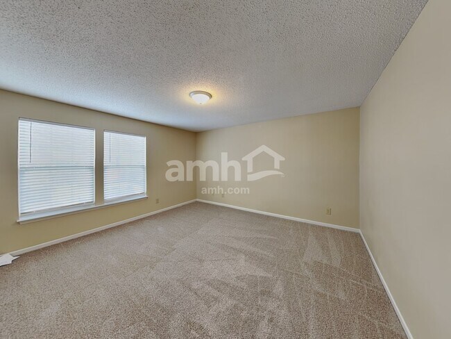 Building Photo - 10798 Cyrus Dr