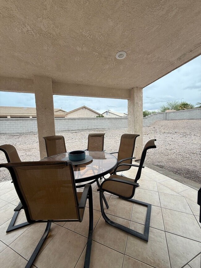 Building Photo - 3BR 2 Ba Beautiful Home at Bullhead Parkway w/3 Door Boat Deep Garage