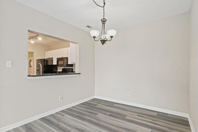 Building Photo - 20273 Beechwood Terrace