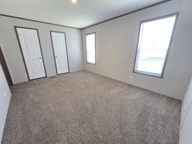 Building Photo - 299 Tamarack