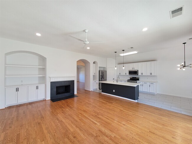 Building Photo - 8402 Major Blizzard Dr