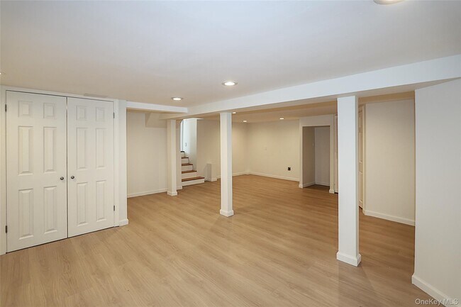 Building Photo - 118 Birchwood Park Dr