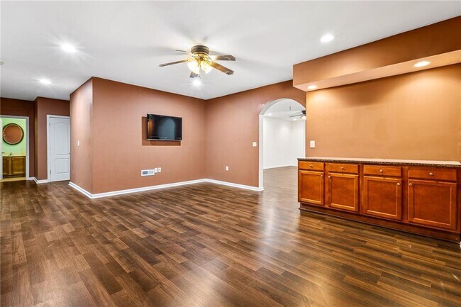 Building Photo - 2624 Crest Valley Dr