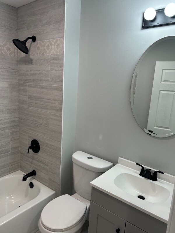 Building Photo - 127 Meridian St